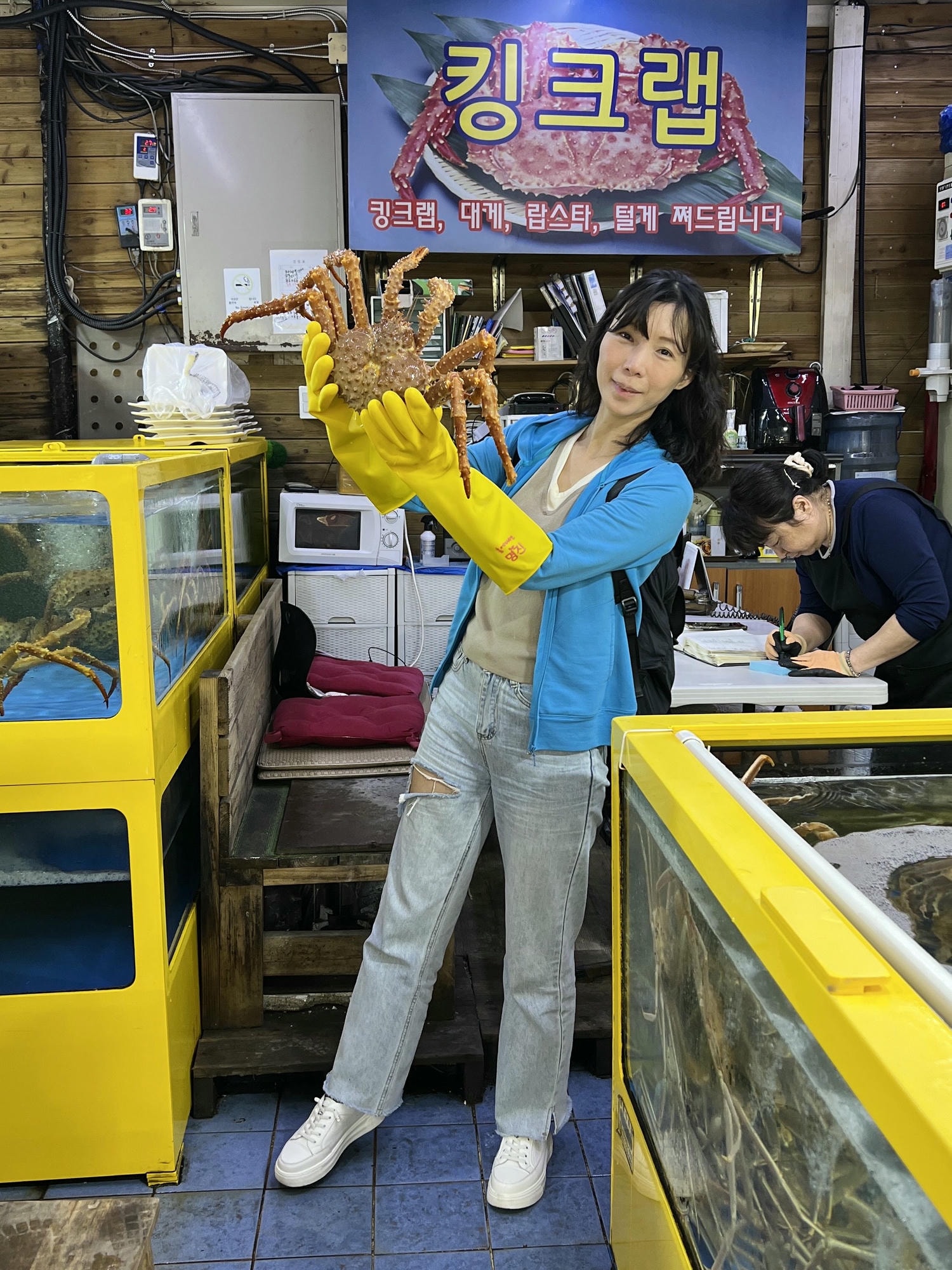 首爾麻浦農水物產市場마포농수산물시장|除了鷺梁津還有這間在地人的水產海鮮批發市場|新鮮現撈~只要台幣2千多就能爽嗑整隻帝王蟹 - 第14張圖