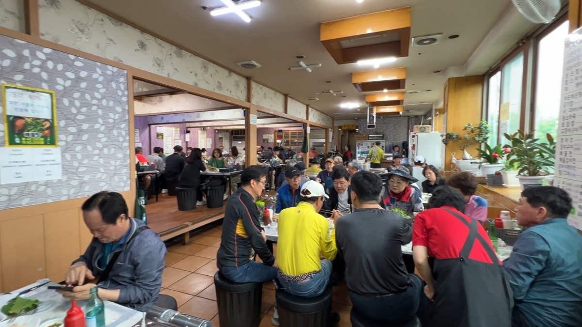 首爾麻浦農水物產市場마포농수산물시장|除了鷺梁津還有這間在地人的水產海鮮批發市場|新鮮現撈~只要台幣2千多就能爽嗑整隻帝王蟹 - 第17張圖