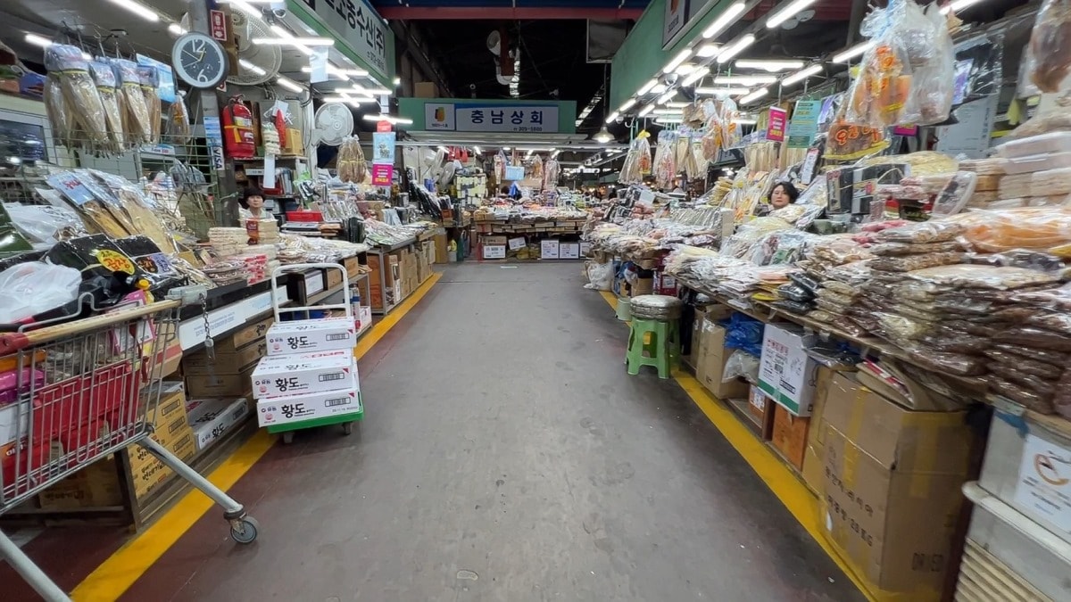 首爾麻浦農水物產市場마포농수산물시장|除了鷺梁津還有這間在地人的水產海鮮批發市場|新鮮現撈~只要台幣2千多就能爽嗑整隻帝王蟹 - 第33張圖