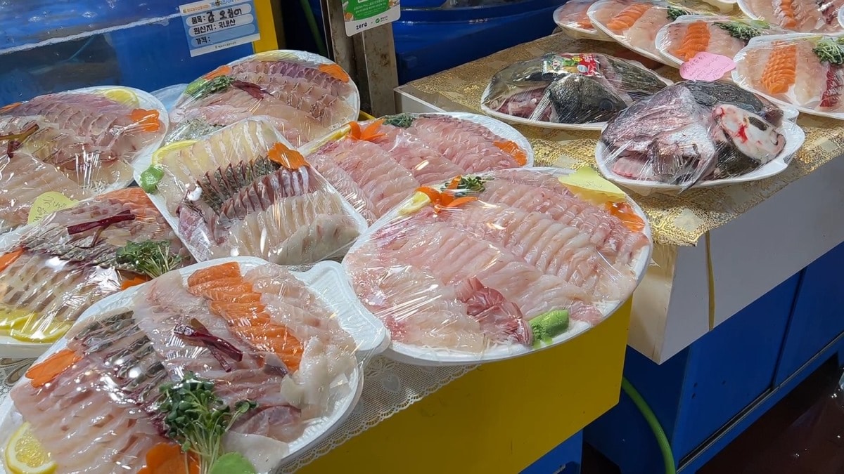 首爾麻浦農水物產市場마포농수산물시장|除了鷺梁津還有這間在地人的水產海鮮批發市場|新鮮現撈~只要台幣2千多就能爽嗑整隻帝王蟹 - 第9張圖