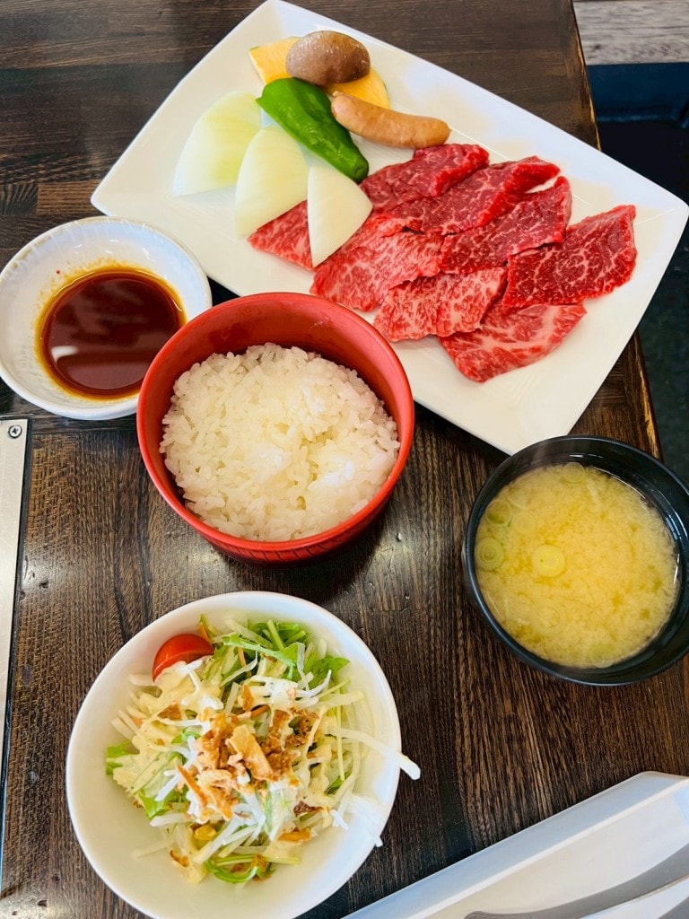 牛の里炭火燒肉餐廳|白老牛直販牛|只要台幣5百多元就有水嫩多汁黑毛和牛 - 第9張圖 牛の里炭火燒肉餐廳|白老牛直販牛|只要台幣5百多元就有水嫩多汁黑毛和牛