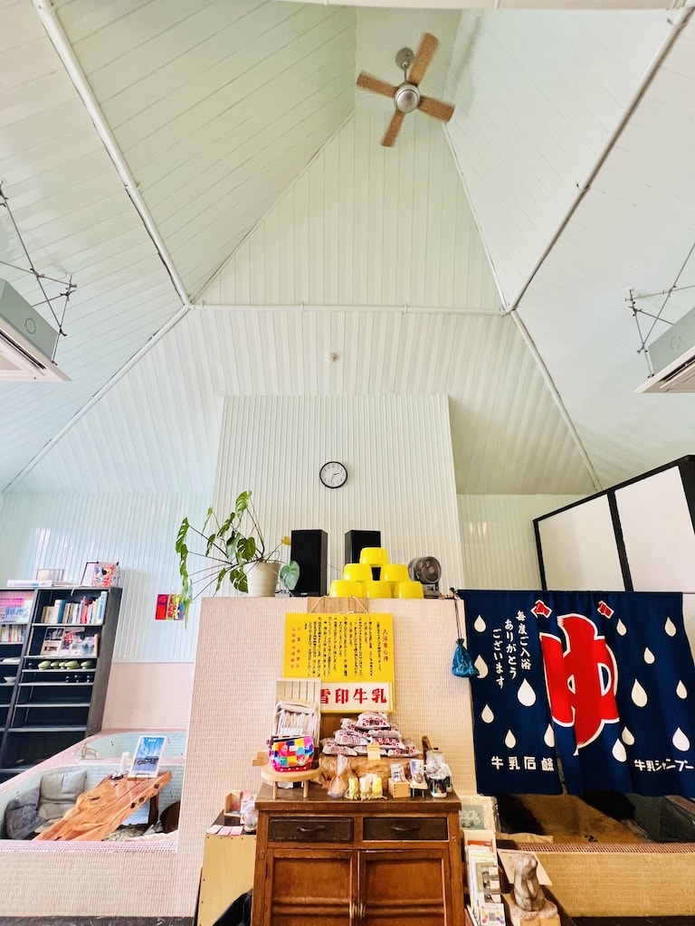 北海道八雲美食|Cafe & Lounge SENTŌ 百年公共澡堂變身咖啡館|嘎滋蹦炸豬排、小熊冰淇淋