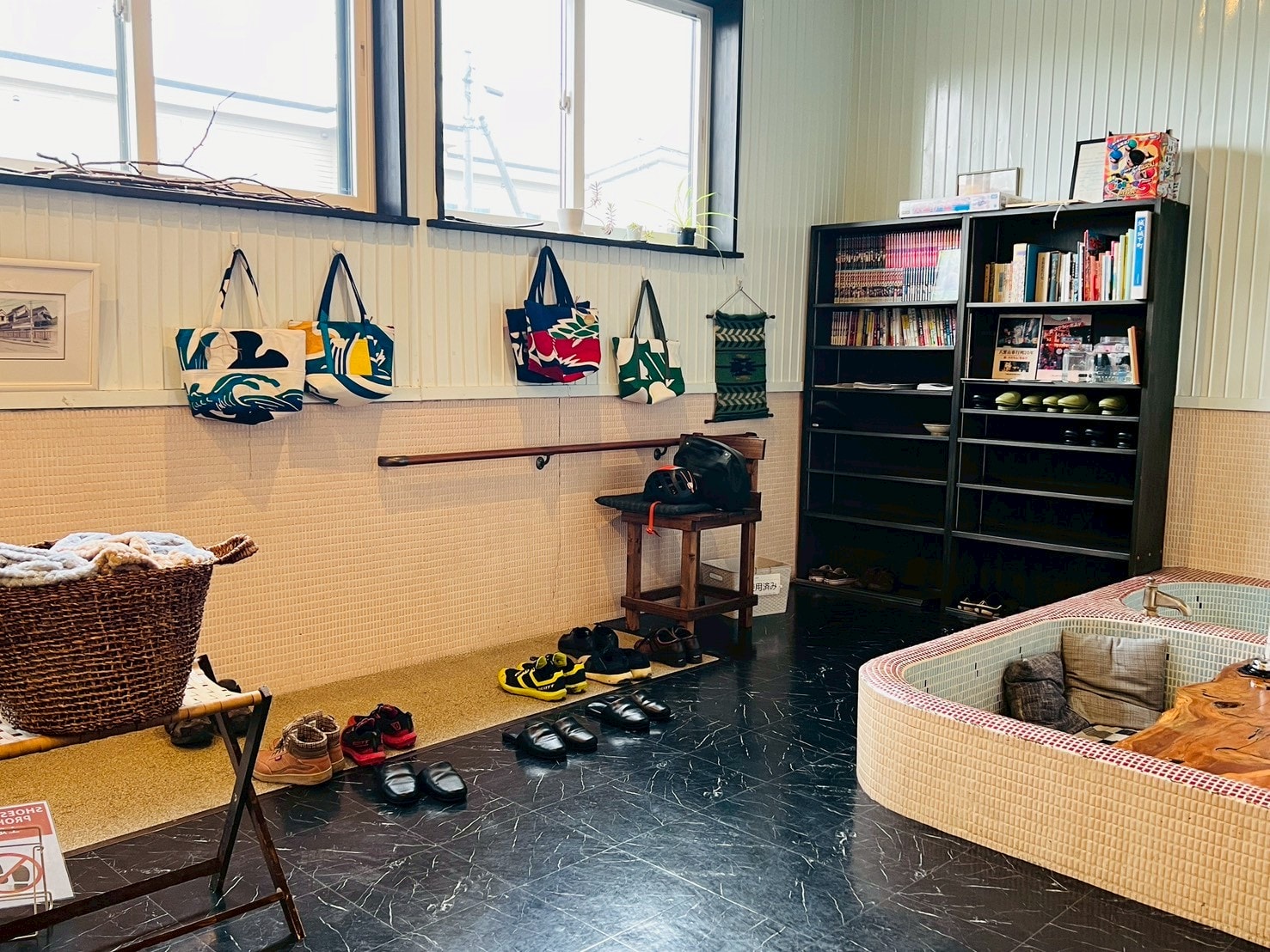 北海道八雲美食|Cafe & Lounge SENTŌ 百年公共澡堂變身咖啡館|嘎滋蹦炸豬排、小熊冰淇淋