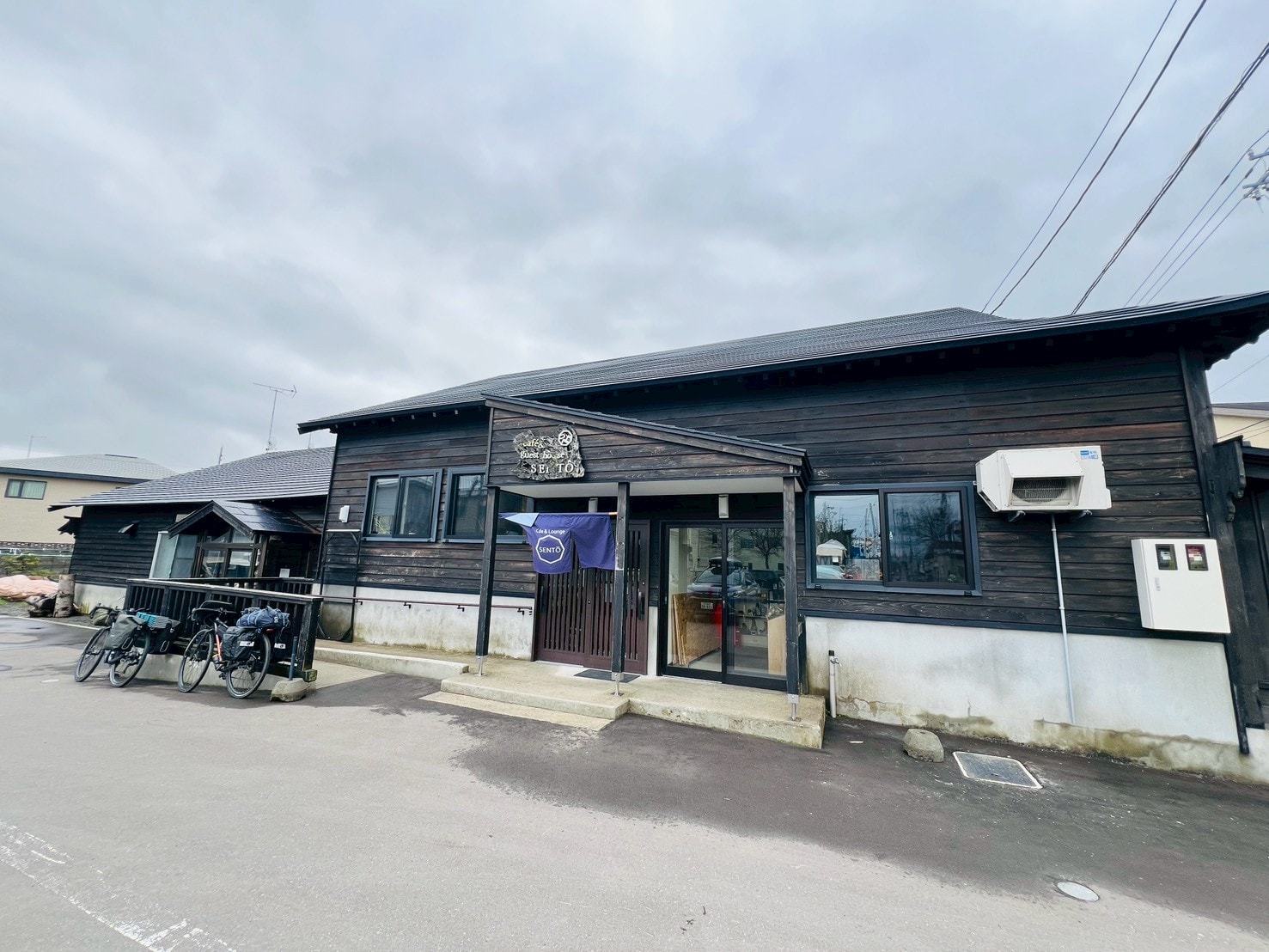 北海道八雲美食|Cafe & Lounge SENTŌ 百年公共澡堂變身咖啡館|嘎滋蹦炸豬排、小熊冰淇淋